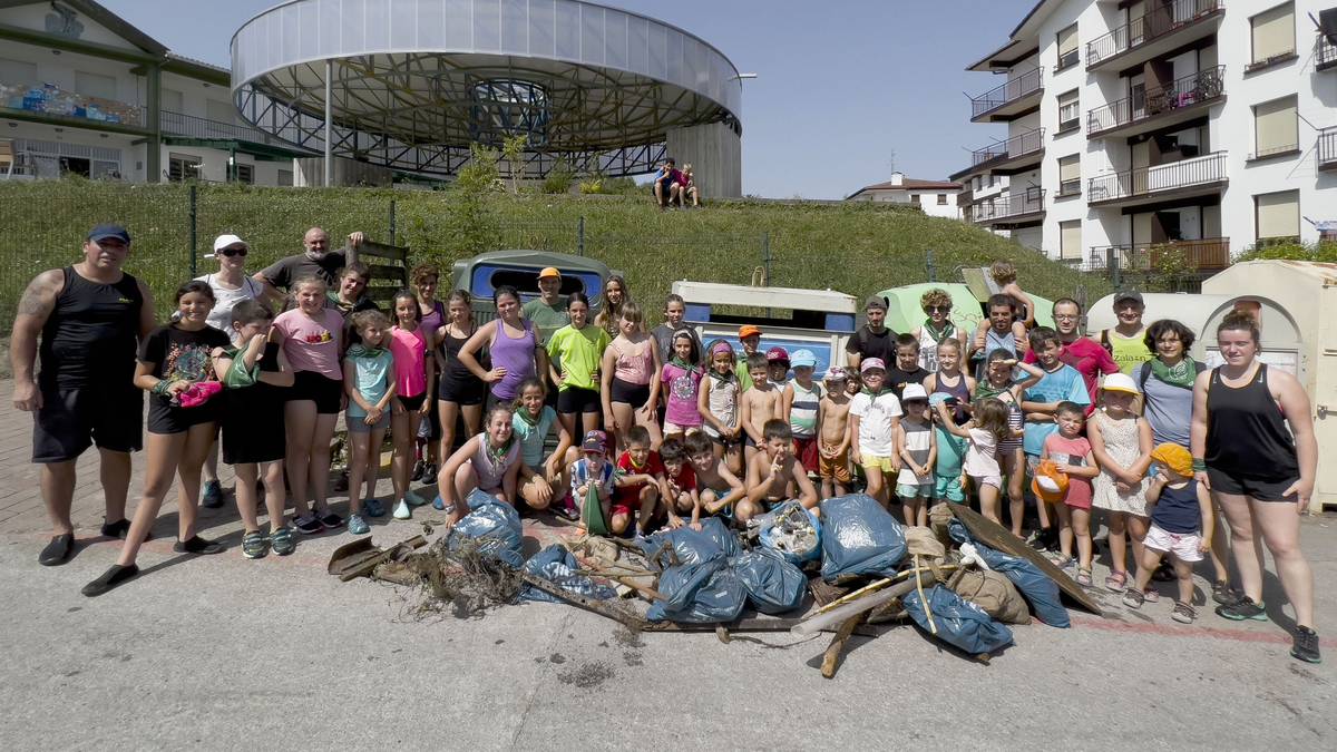 Zia erreka txukundu eta igerileku natural bihurtzeko auzolana eginen dute Beran ekainaren 10 eta 11n.
