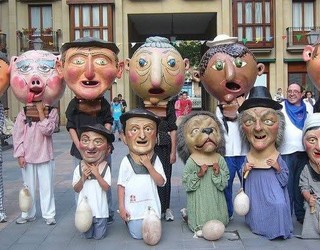 Dena prest dute Irungo Santiago auzoan festa giroa astintzeko