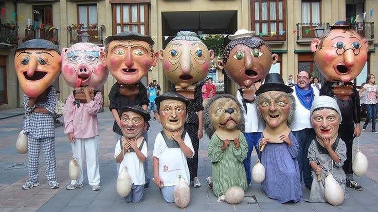 Dena prest dute Irungo Santiago auzoan festa giroa astintzeko