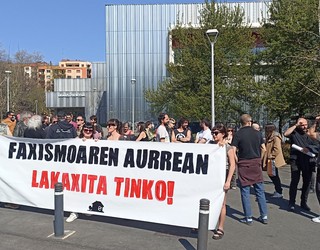 Lakaxita gaztetxea: «Sistemak atzaparrak atera dizkigu eta orro egiteko garaia da»