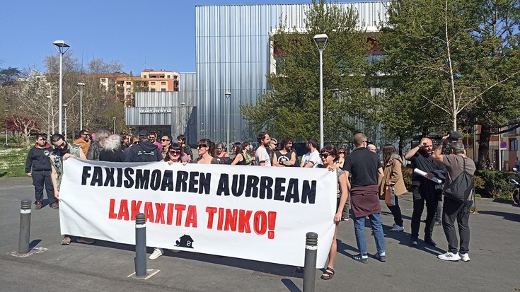 Lakaxita gaztetxea: «Sistemak atzaparrak atera dizkigu eta orro egiteko garaia da»