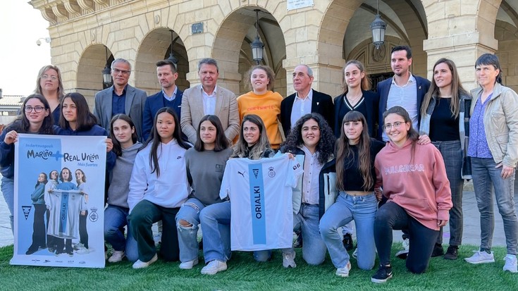 Emakumeen futbol proiektu sendoa eskaintzeko indarrak batu dituzte Irunen