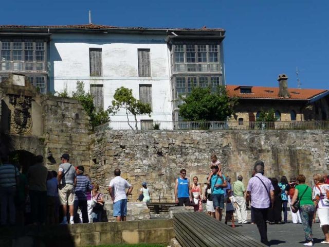 Gustuko ahal dute euria eskualdeko turistek?