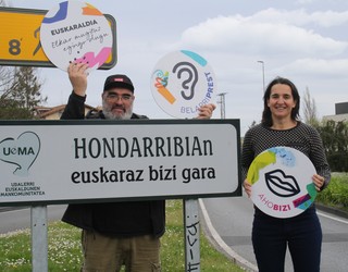 Txapa jarri eta euskararen alde egiteko aldia dator Hondarribira