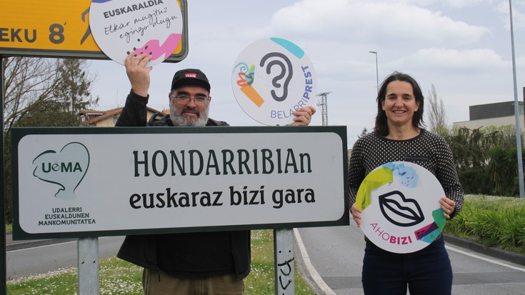 Txapa jarri eta euskararen alde egiteko aldia dator Hondarribira