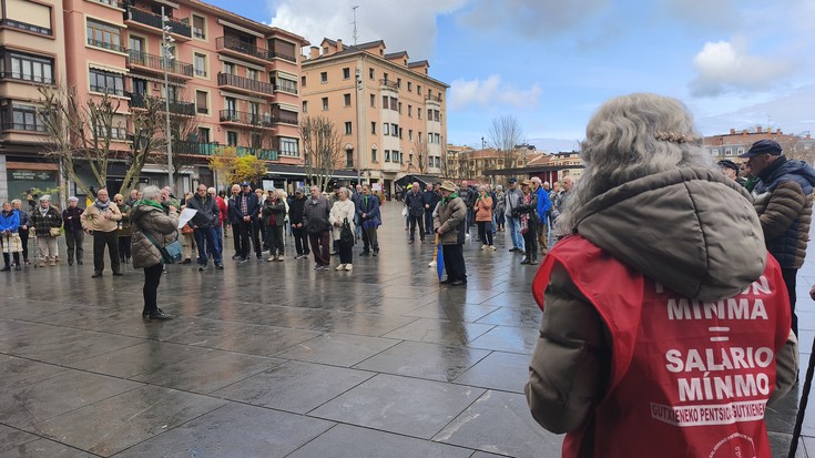Txingudiko pentsiodunek ere Irungo kaleak hartzera deitu dute M17ko greban