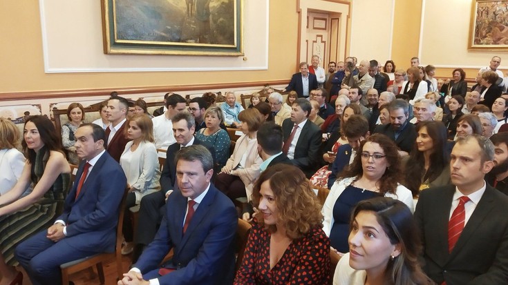 Aginte makilak sozialisten eskuetan jarraituko du 