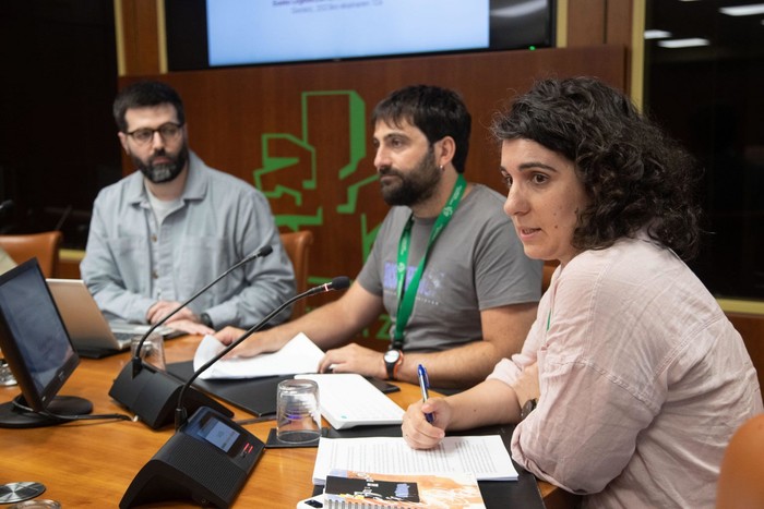 Digitalizazioa pedagogia hobetzeko izan dadin eskatu du Hezkuntzan Librezale taldeak, eta ez multinazionalen faboretan 
