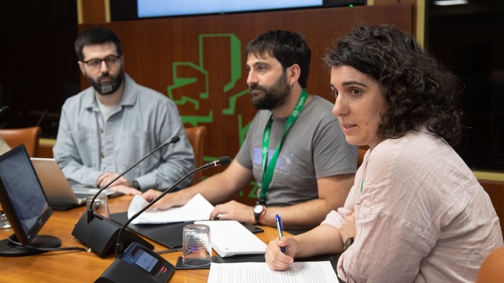 Digitalizazioa pedagogia hobetzeko izan dadin eskatu du Hezkuntzan Librezale taldeak, eta ez multinazionalen faboretan 