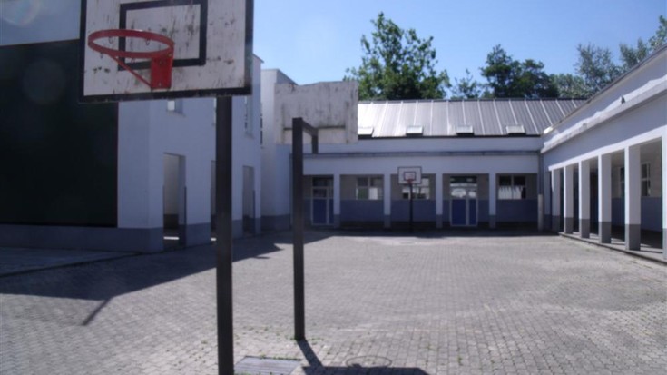 Lau urteko espetxe zigorra irakasle batentzat, Txingudi Ikastolan neskato batez sexualki abusatzeagatik