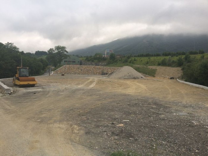 Zaldunbordako MegaOutlet proiektuaren kontrako aldarria, Eusko Legebiltzarreraino iritsi da