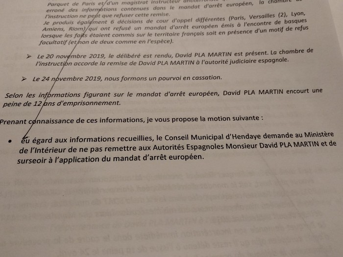 D.Plaren aurkako euroaginduaren kontrako mozioa aho batez onartu du Hendaiako Kontseiluak