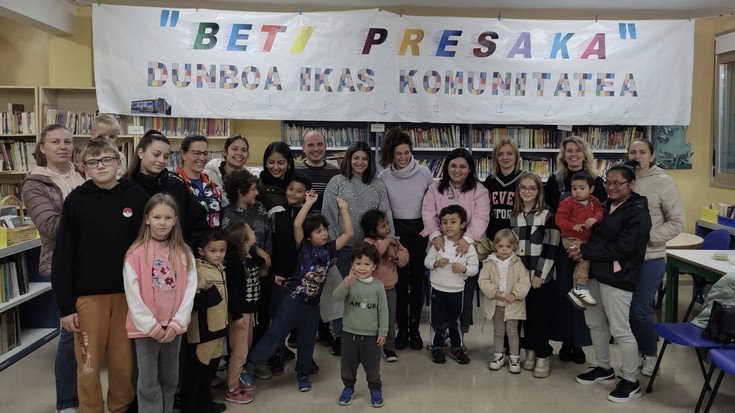 Gure eskolek mila kolore dituztelako, 'Ongi Etorri Eskolara' ekimena abian jarri dute Dunboa eta Toki Alai ikastetxeetan
