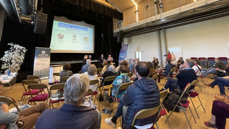 Tokiko erakundeek pertsona migratzaileei nola lagundu hausnartu dute Hendaian