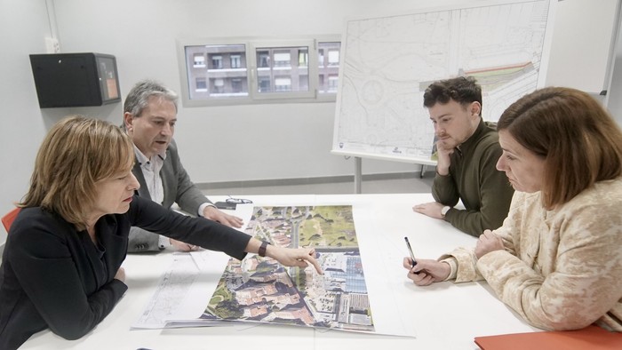 Azken Portuko biribilgune berriaren lizitazioa onartuta, proiektuaz lan-bilera egin dute agintariek