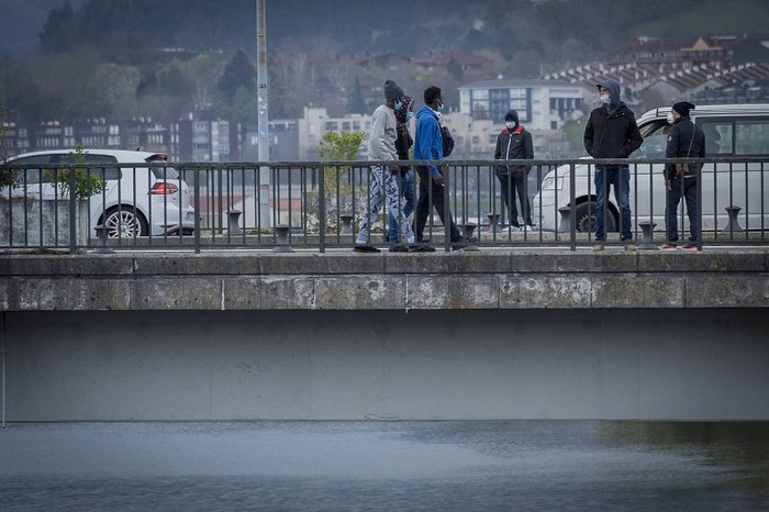 Mugalariak barra-barra ari direlako kezka agertu du Harrera Sareak