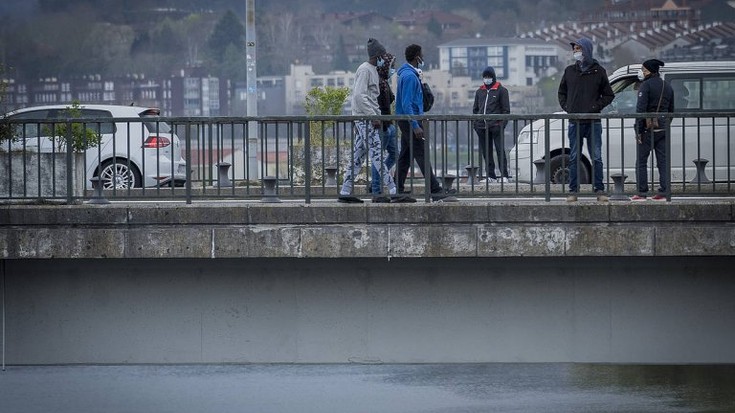 Mugalariak barra-barra ari direlako kezka agertu du Harrera Sareak