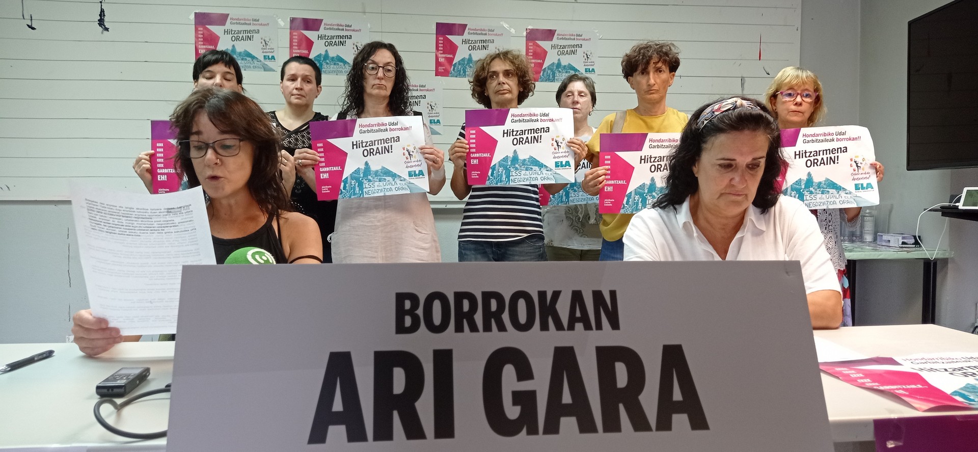 «Greba egiteak eskolak garbitzea baino lan eta desgaste askoz ere handiagoa dakar, baina ez dugu gure eskubideen borrokan amore emango» 