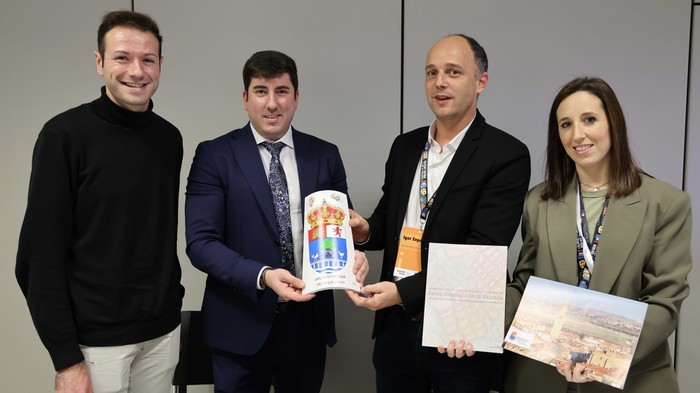 Erdi Aroko Hirien Sareak zabaltzeko urrats bat gehiago eman du FITUR azokan