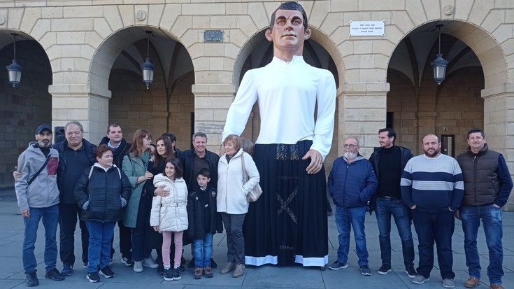 Real Unionen historiaren eta Patricio Arabolazaren tamainako erraldoia