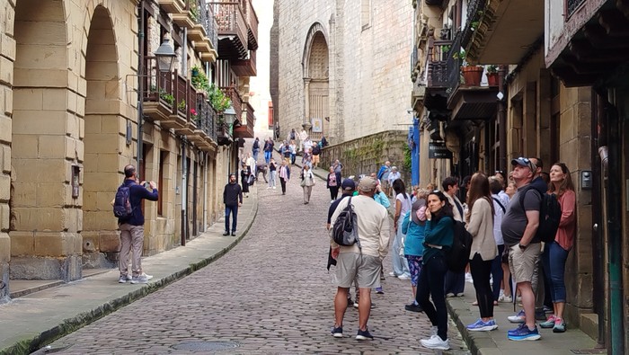 Turista taldeen masifikazioa mugatzeko araua kontsulta daiteke apirilak 8 arte