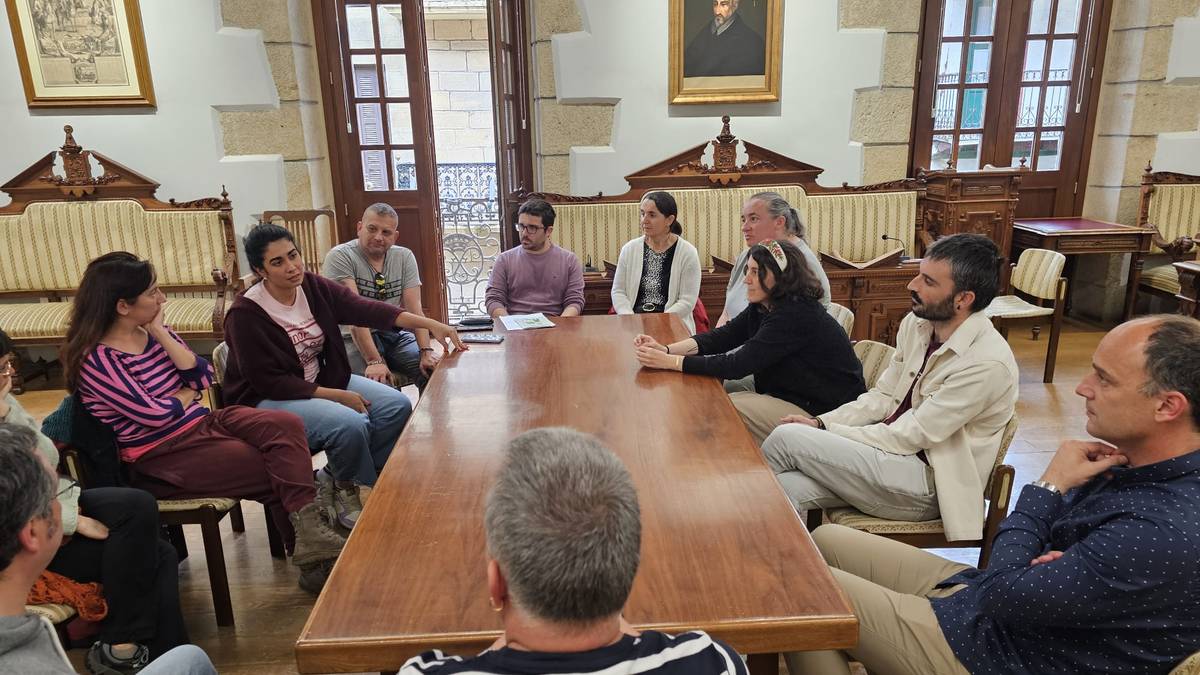 Venezuelako Komunen eta Gizarte Mugimenduen ministrordeari harrera egin diote Hondarribiko udaletxean