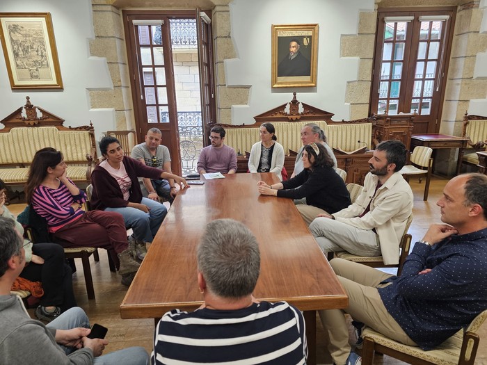 Venezuelako Komunen eta Gizarte Mugimenduen ministrordeari harrera egin diote Hondarribiko udaletxean