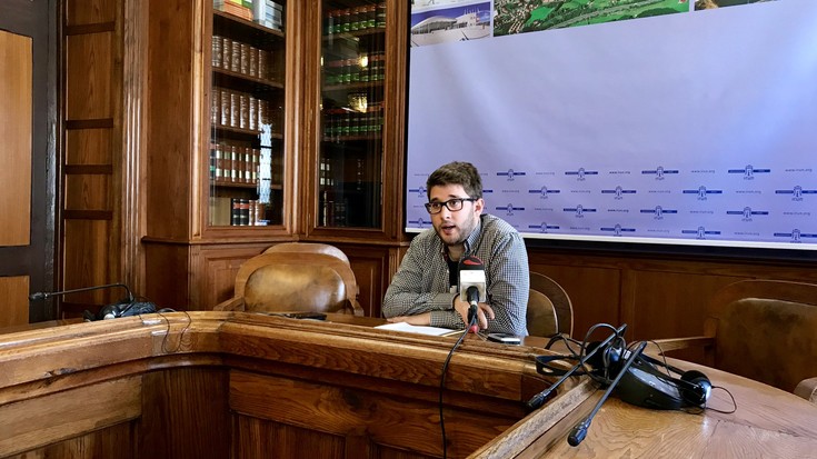 David Soto: "Uztailan EAJ eta EH Bildurekin abiatutako elkarrizketa prozesuaren ondotik, pilota jeltzaleen teilatuan dago"
