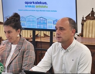 Aparkalekuen araudian geldialdia egitea erabaki dute aski informaziorik ez duten hondarribiarren zalantzak argitzeko