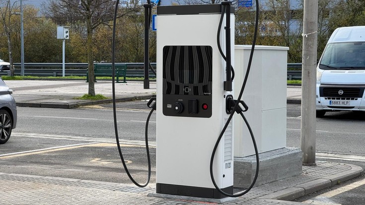 Ibilgailu elektrikoentzat Hondarribiko lehenbiziko karga-puntua Jostaldin