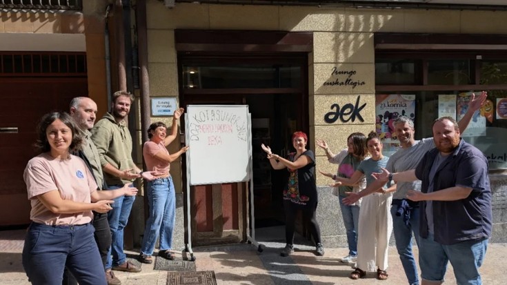 Irungo AEKn dirurik aurreratu beharrik gabe euskaraz ikasteko beka sortu dute