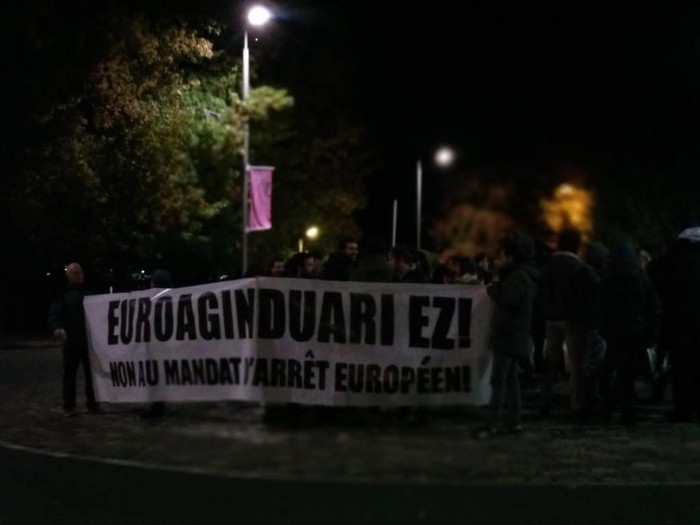 Pariseko Zigorren aplikaziorako ganbarak, Espainiako Estatuak David Plaren aurka jarritako euroagindua onartzea ebatzi du.