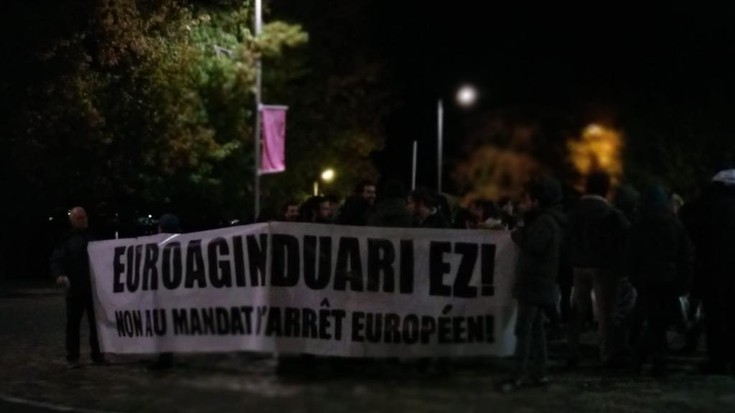 Pariseko Zigorren aplikaziorako ganbarak, Espainiako Estatuak David Plaren aurka jarritako euroagindua onartzea ebatzi du.