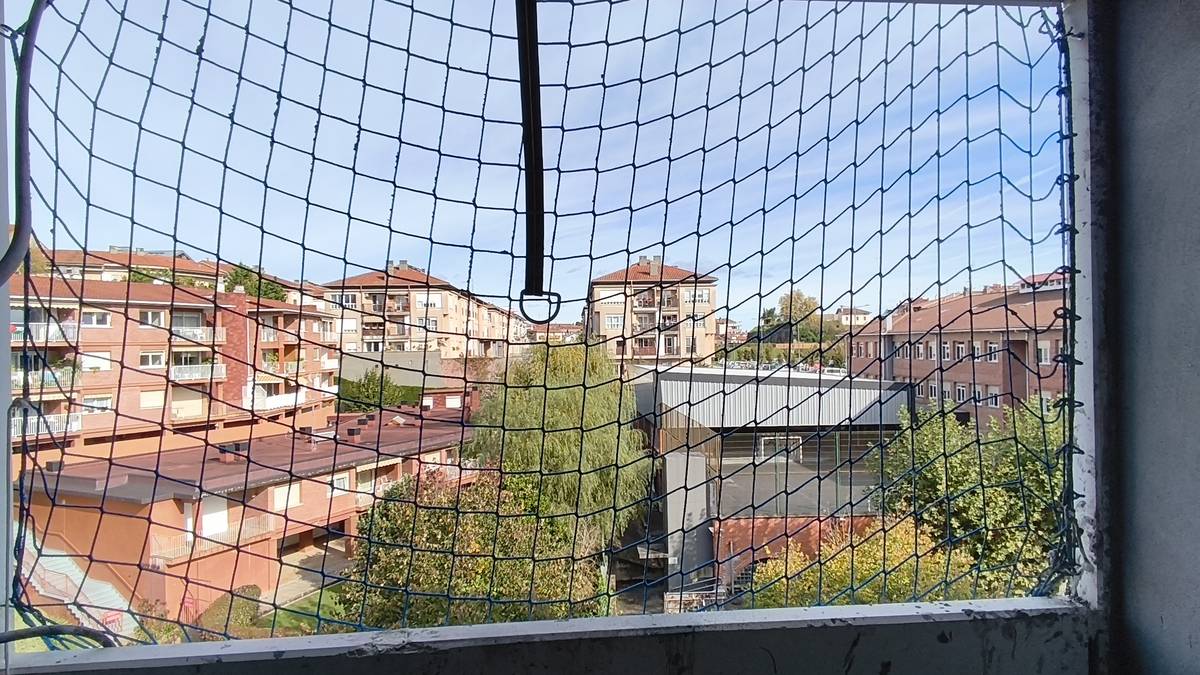 Etxebizitza berriak eraiki bitartean, alokairurako laguntzak eta jabeei pizgarriak proposatu ditu Hondarribiko EAJk