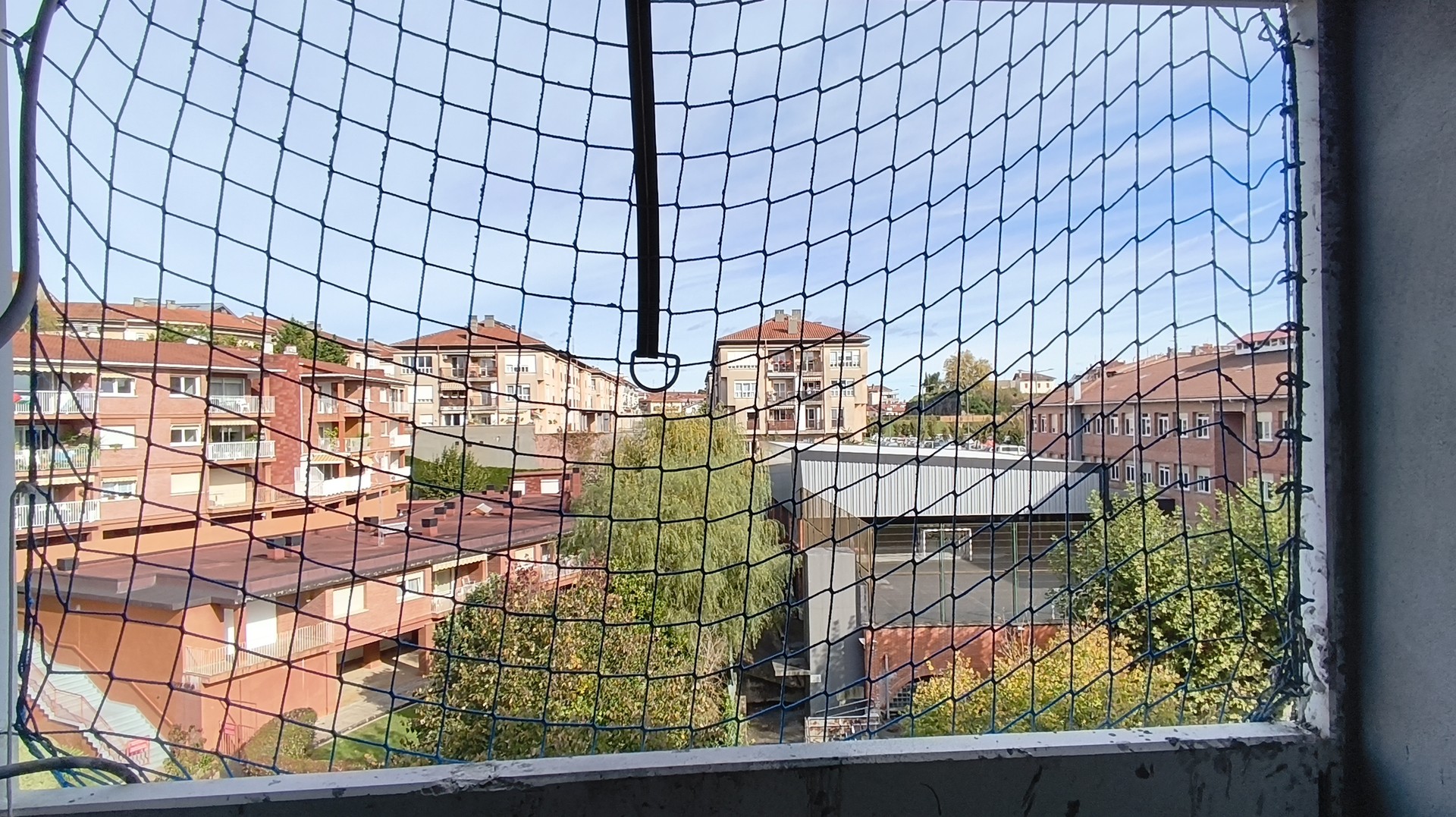 Etxebizitza berriak eraiki bitartean, alokairurako laguntzak eta jabeei pizgarriak proposatu ditu Hondarribiko EAJk