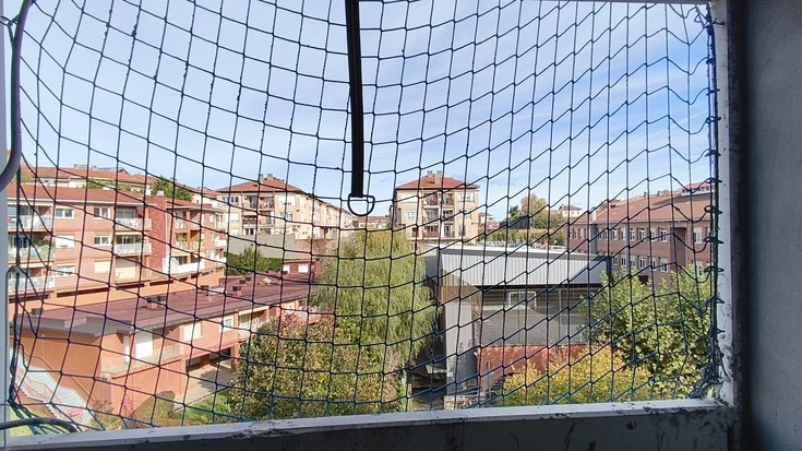 Etxebizitza berriak eraiki bitartean, alokairurako laguntzak eta jabeei pizgarriak proposatu ditu Hondarribiko EAJk