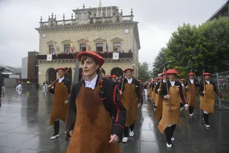 San Martzial egunerako hiru hilabete eskax direnean, berdintasunerako zirrikiturik ez da ageri
