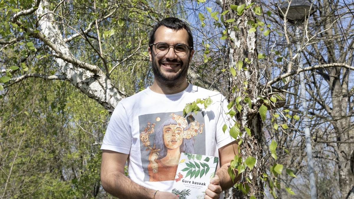 ELKARRIZKETA: Mikel Etxeberria Okariz "Gure Basoak" liburua