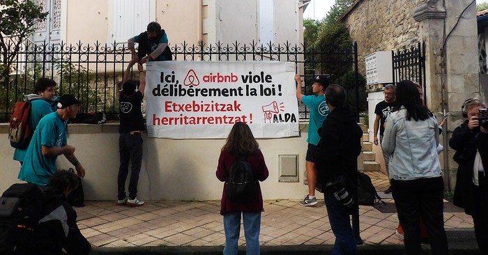 Lapurdiko etxebizitza turistikoen ugaritzea gelditu ahal izatea jokoan da larunbata honetan