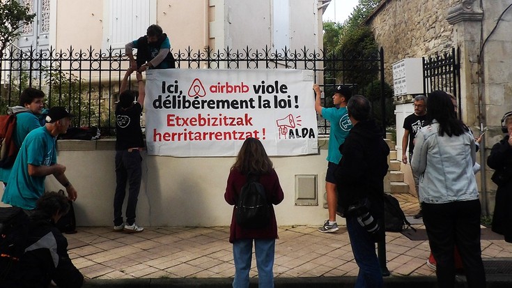 Lapurdiko etxebizitza turistikoen ugaritzea gelditu ahal izatea jokoan da larunbata honetan