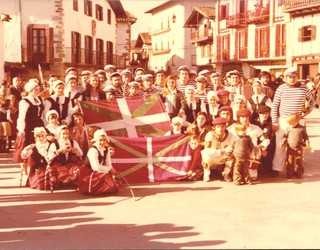 Berako Herriko Etxeak ikurrina jarri zueneko 50. urteurren ekitaldian parte hartu zuen igandean