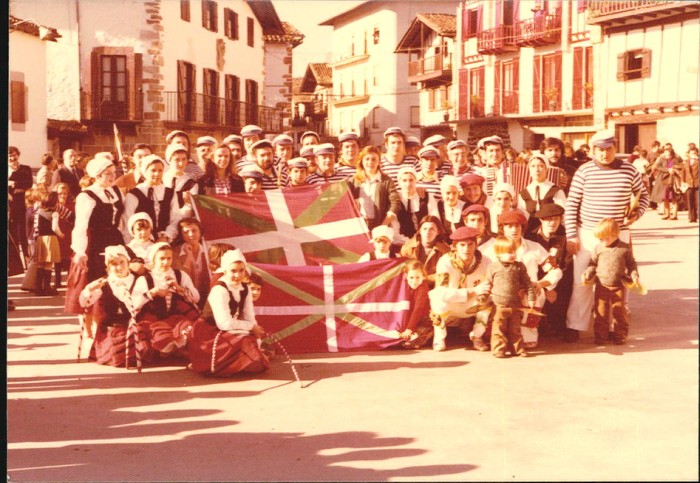 Berako Herriko Etxeak ikurrina jarri zueneko 50. urteurren ekitaldian parte hartu zuen igandean