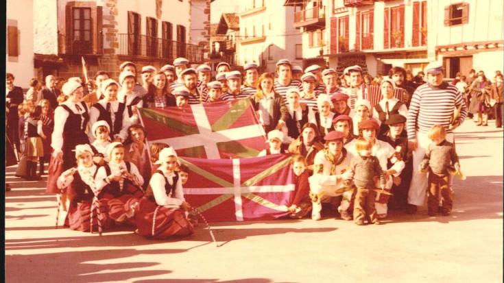 Berako Herriko Etxeak ikurrina jarri zueneko 50. urteurren ekitaldian parte hartu zuen igandean