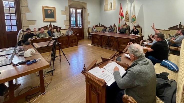 Hondarribiko aurreneko autobus zerbitzua martxan jartzea onartu du udalbatzak