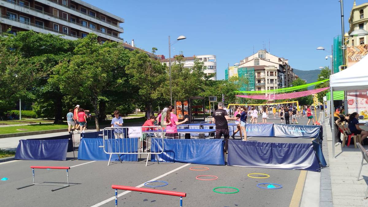 Neska eta emakumeentzako kirol eskaintzak adin eta maila guztietara zabaltzeko aldarria, praktikaren bidez hedatua