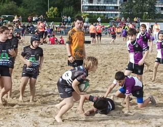 Plakajerik gabeko txikientzako udako errugbi sasoia abiatzen du Txingudi Rugby Klubak