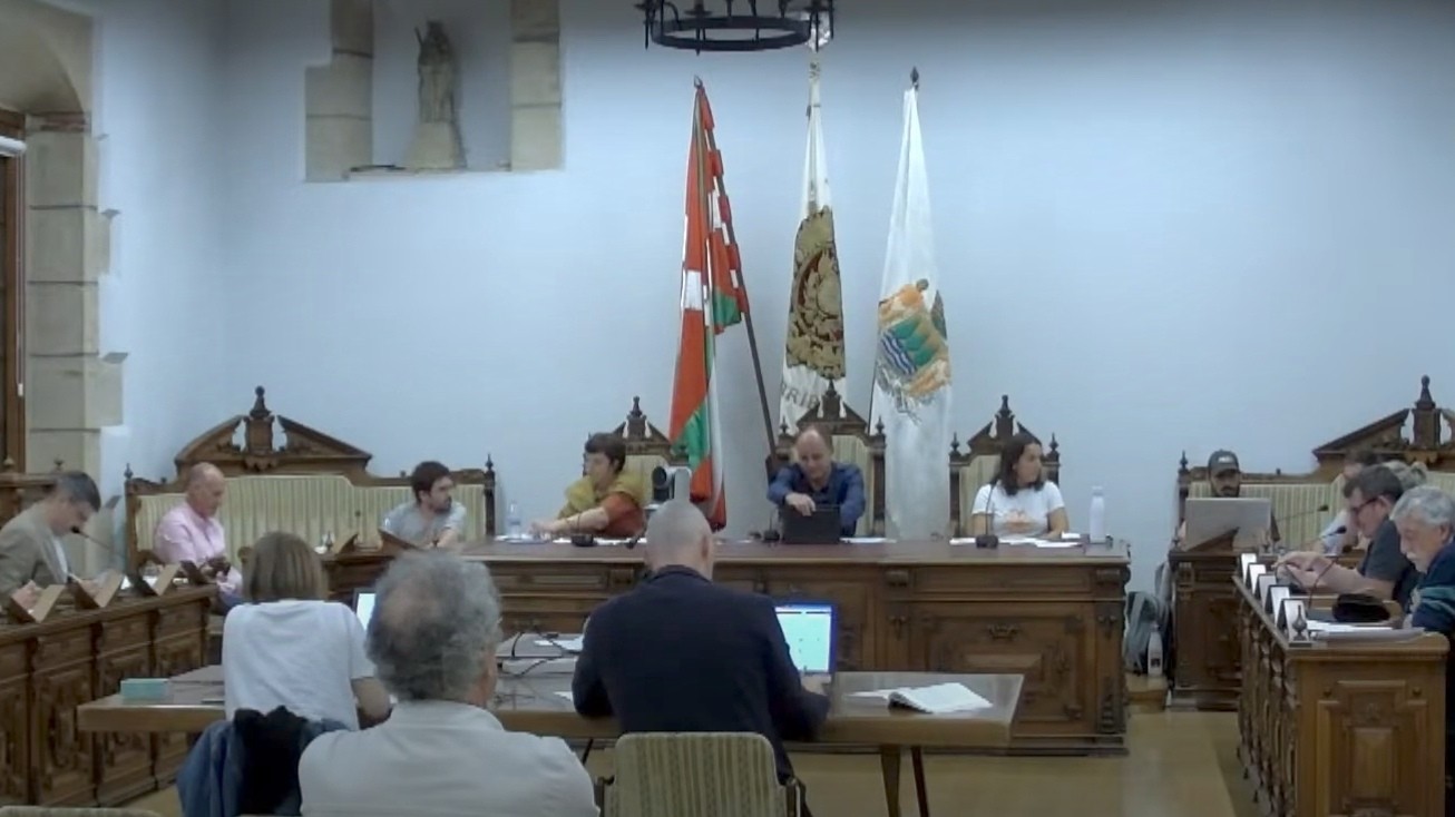 Udal inpostuak %3,5 igoko dizkiete hondarribitarrei, eta askoz ere gehiago etxebizitza huts eta turistikoei