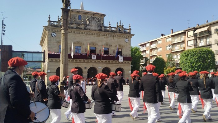 Alarde parekidea Irungo Udalak antolatu dezala eskatu dio Alarde Publikoaren Juntak alkateari