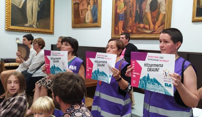 Udalak «behingoz zezena adarretatik hartu» ondoren, gatazkaren amaiera aurreikus daiteke