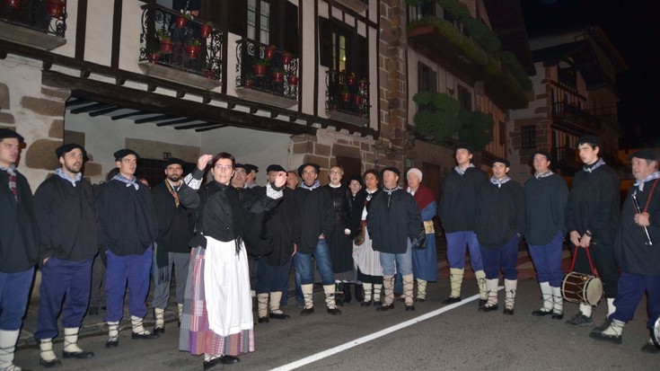 Eguberriei begira, gaur eta bihar Olentzero eta Dios te Salverako entsaioak eginen dira 